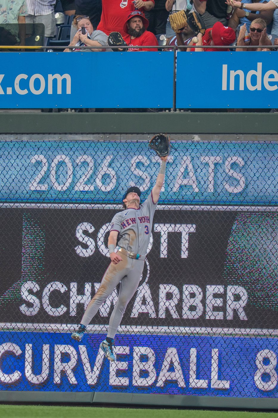 Francisco Alvarez homers twice as Mets beat Phillies 4-1 under smoky sky | iNFOnews.ca