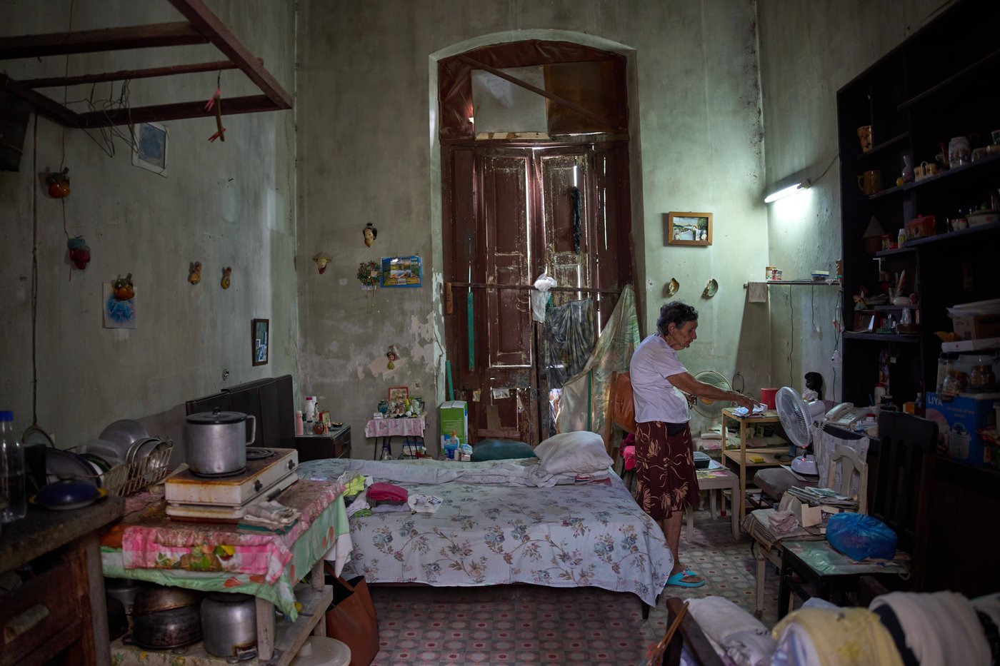 PHOTO ESSAY: AP photos capture elderly Cubans coping with deepening economic crisis | iNFOnews.ca