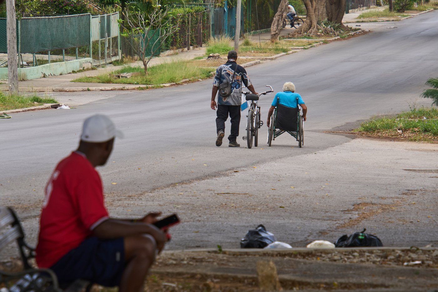 PHOTO ESSAY: AP photos capture elderly Cubans coping with deepening economic crisis | iNFOnews.ca