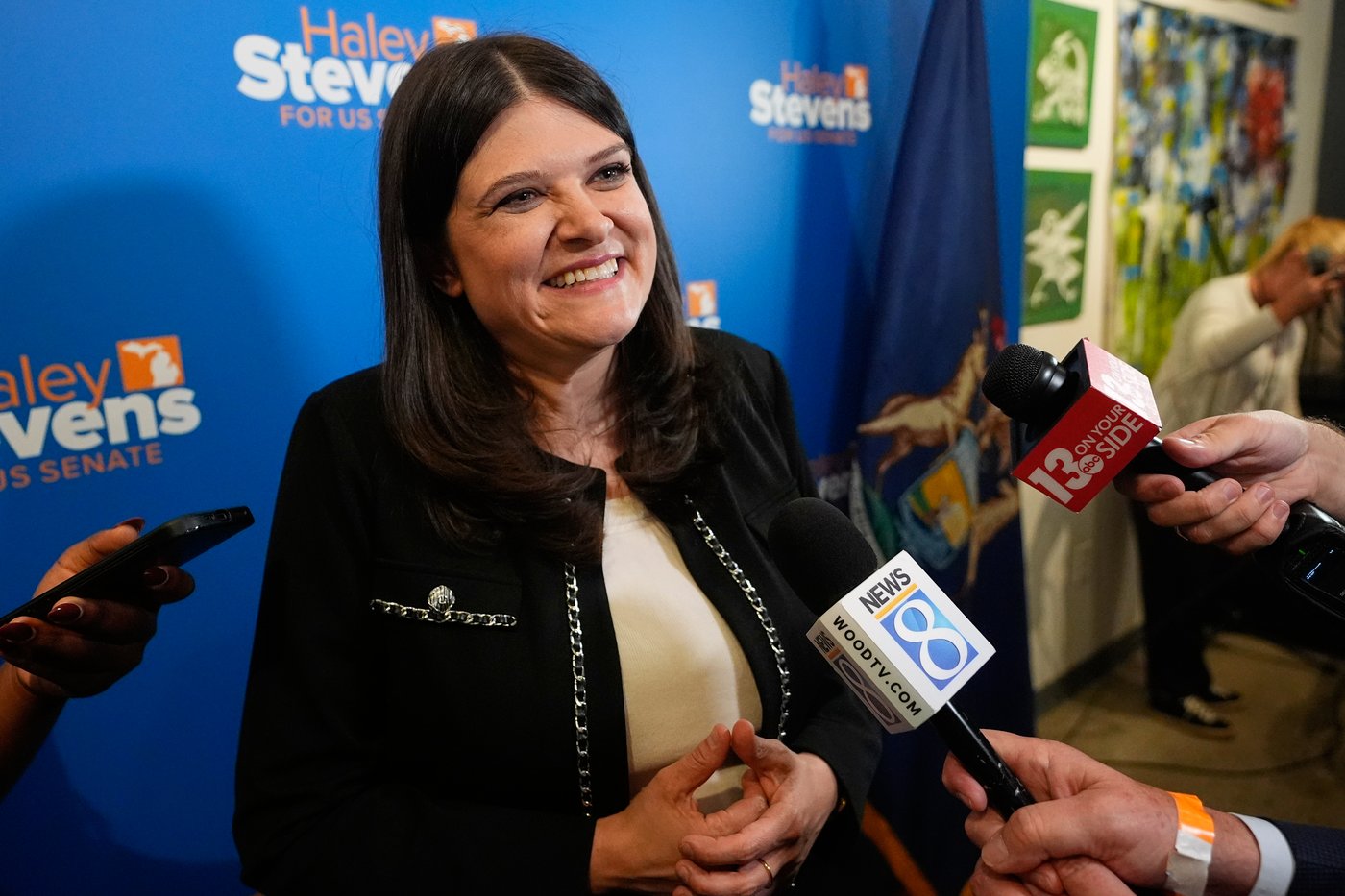 Michigan Democrats pick between moderate and progressive in high-profile Senate primary | iNFOnews.ca