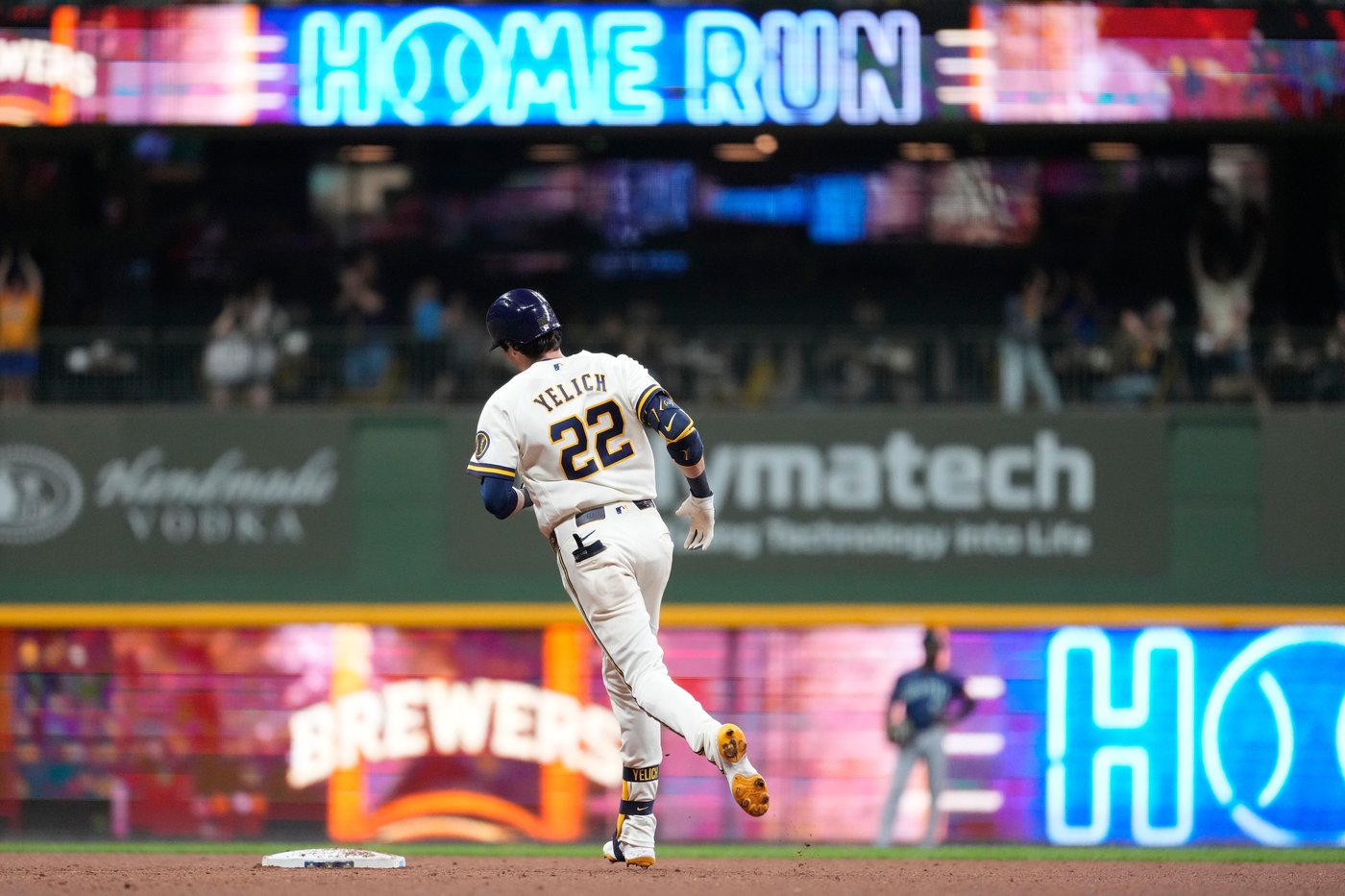 Power surge fuels record-tying night for Brewers in 22-0 rout of Mariners | iNFOnews.ca Power surge fuels record-tying night for Brewers in 22-0 rout of Mariners | iNFOnews.ca