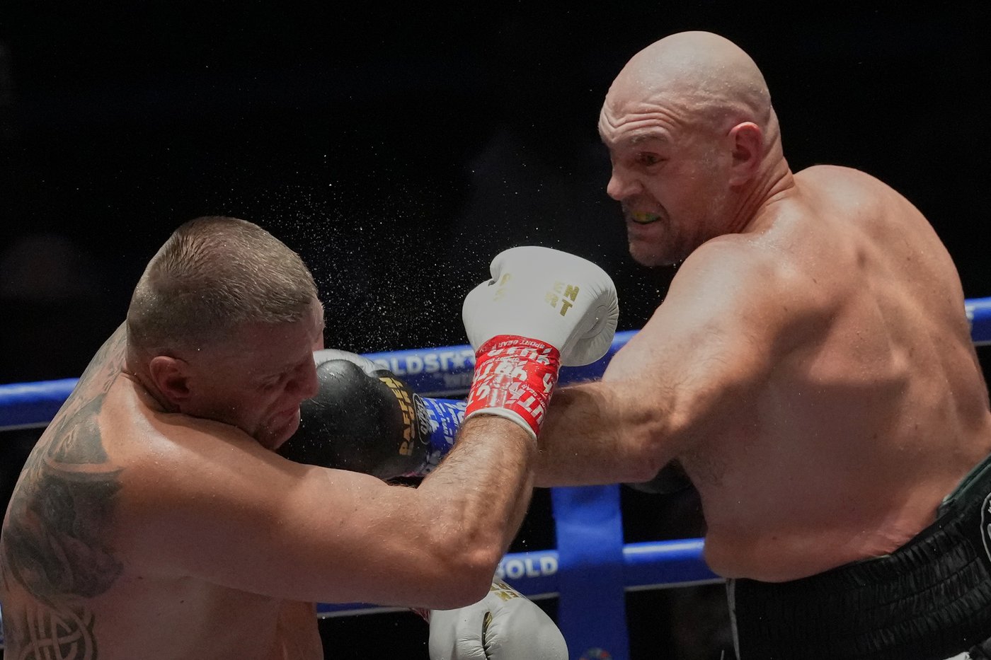 Tyson Fury beats Mariusz Wach in Thailand, awaits Anthony Joshua | iNFOnews.ca