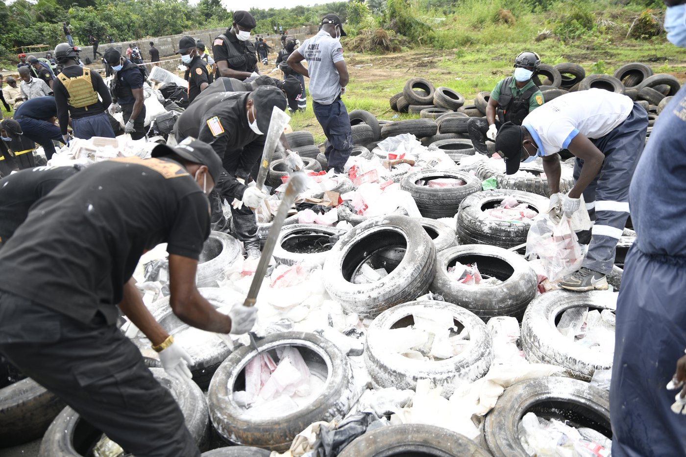 Liberian authorities burn $336 million in cocaine as senior police officials are implicated | iNFOnews.ca