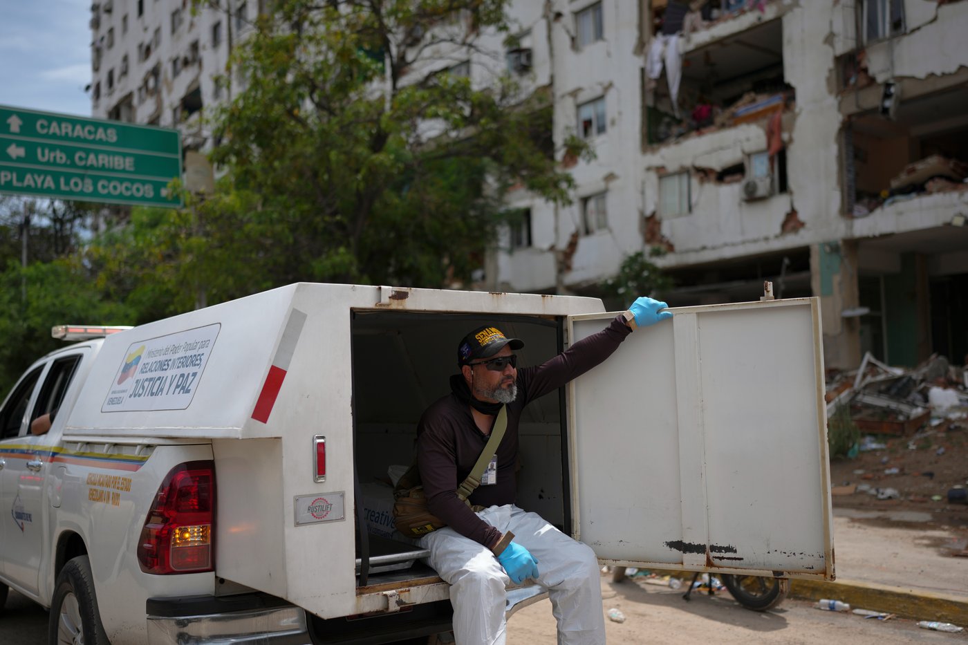 As quake rescue effort winds down, Venezuelans are left alone to recover their dead | iNFOnews.ca