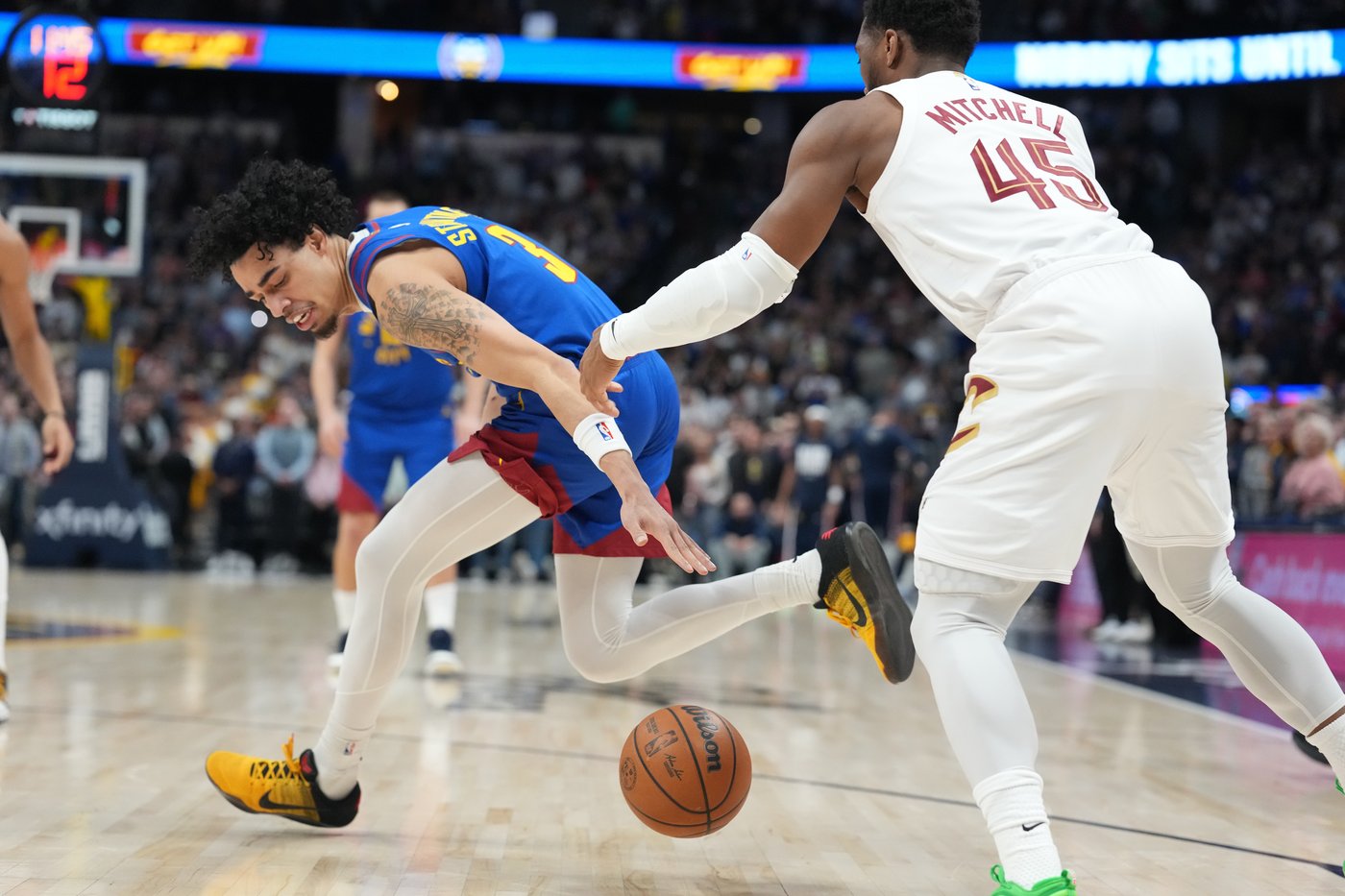 Donovan Mitchell, James Harden rally Cavaliers to 119-117 win over Nuggets | iNFOnews.ca