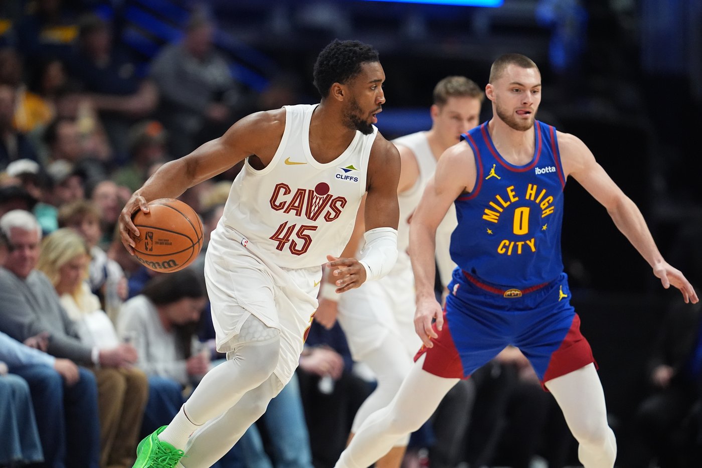 Donovan Mitchell, James Harden rally Cavaliers to 119-117 win over Nuggets | iNFOnews.ca