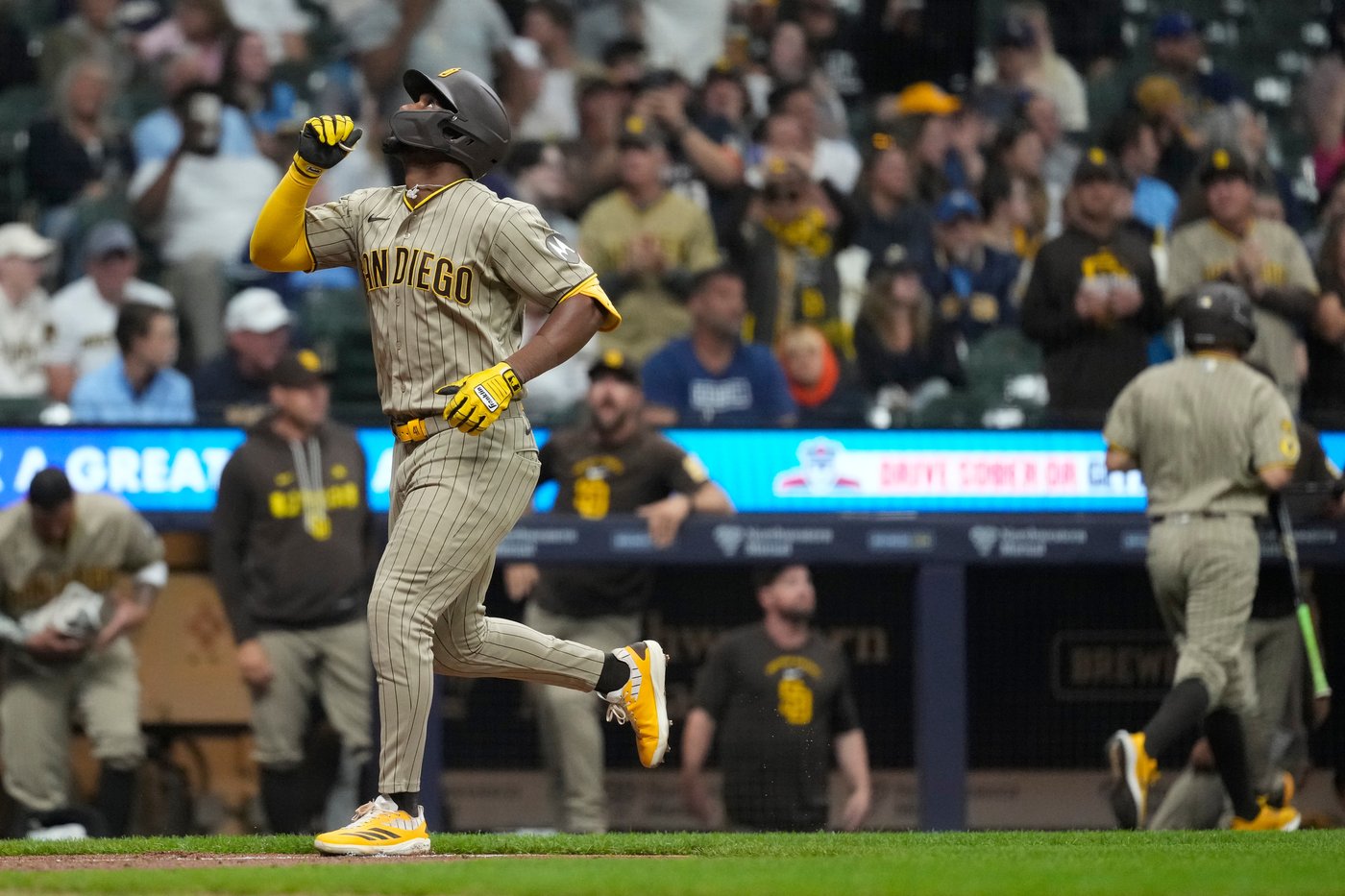 Joey Ortiz hits his first homer in almost 10 months as Brewers beat Padres 6-4 for 5th straight win | iNFOnews.ca