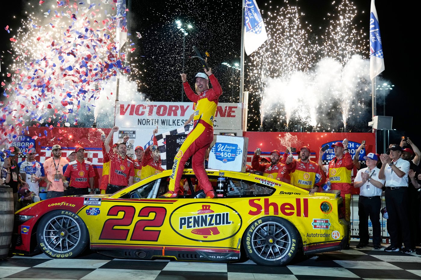Joey Logano ends victory drought in NASCAR points return to North Wilkesboro | iNFOnews.ca