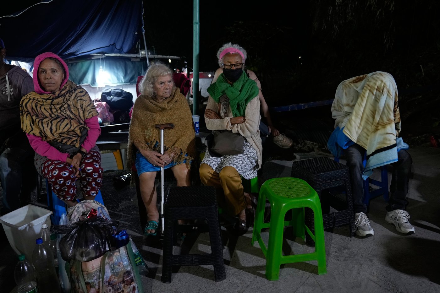 Twin earthquakes strike Venezuela, in photos | iNFOnews.ca