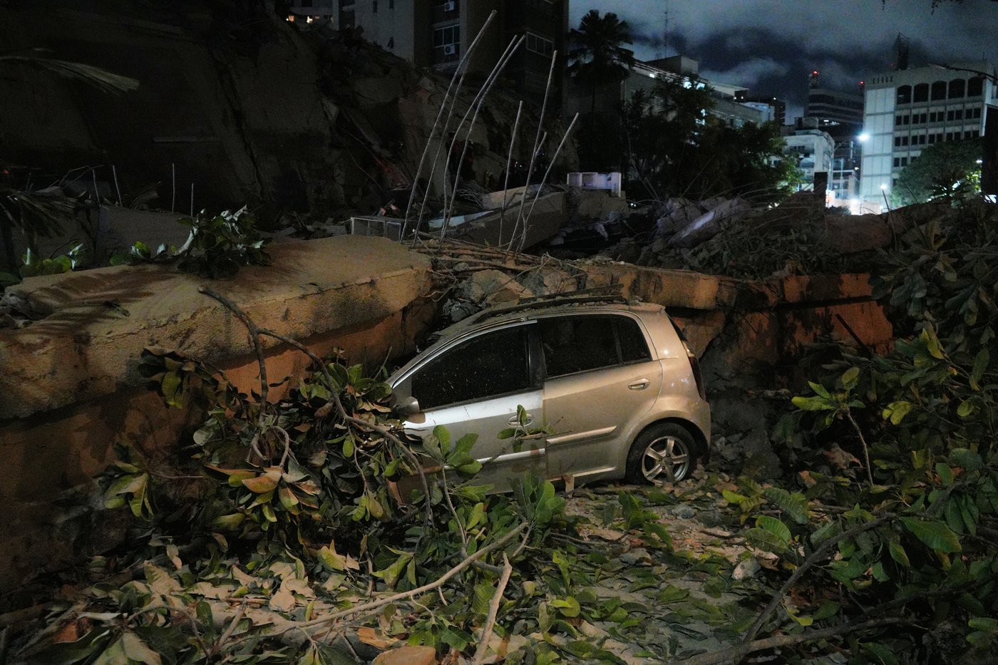 Twin earthquakes strike Venezuela, in photos | iNFOnews.ca
