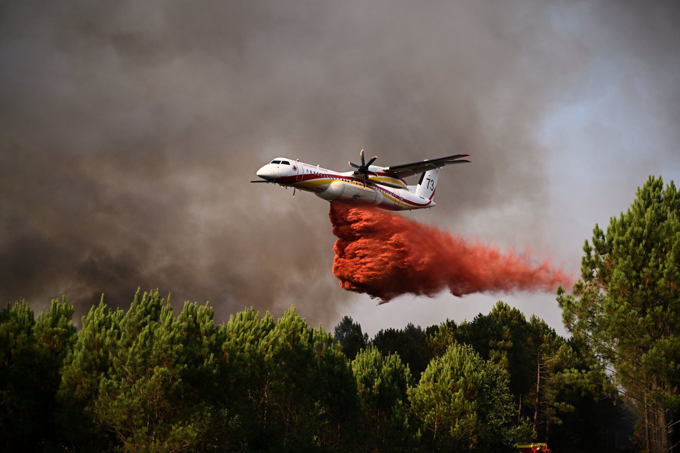 Southern Europe burns as 3 firefighters die and France battles blaze 4 times the size of Paris | iNFOnews.ca Southern Europe burns as 3 firefighters die and France battles blaze 4 times the size of Paris | iNFOnews.ca