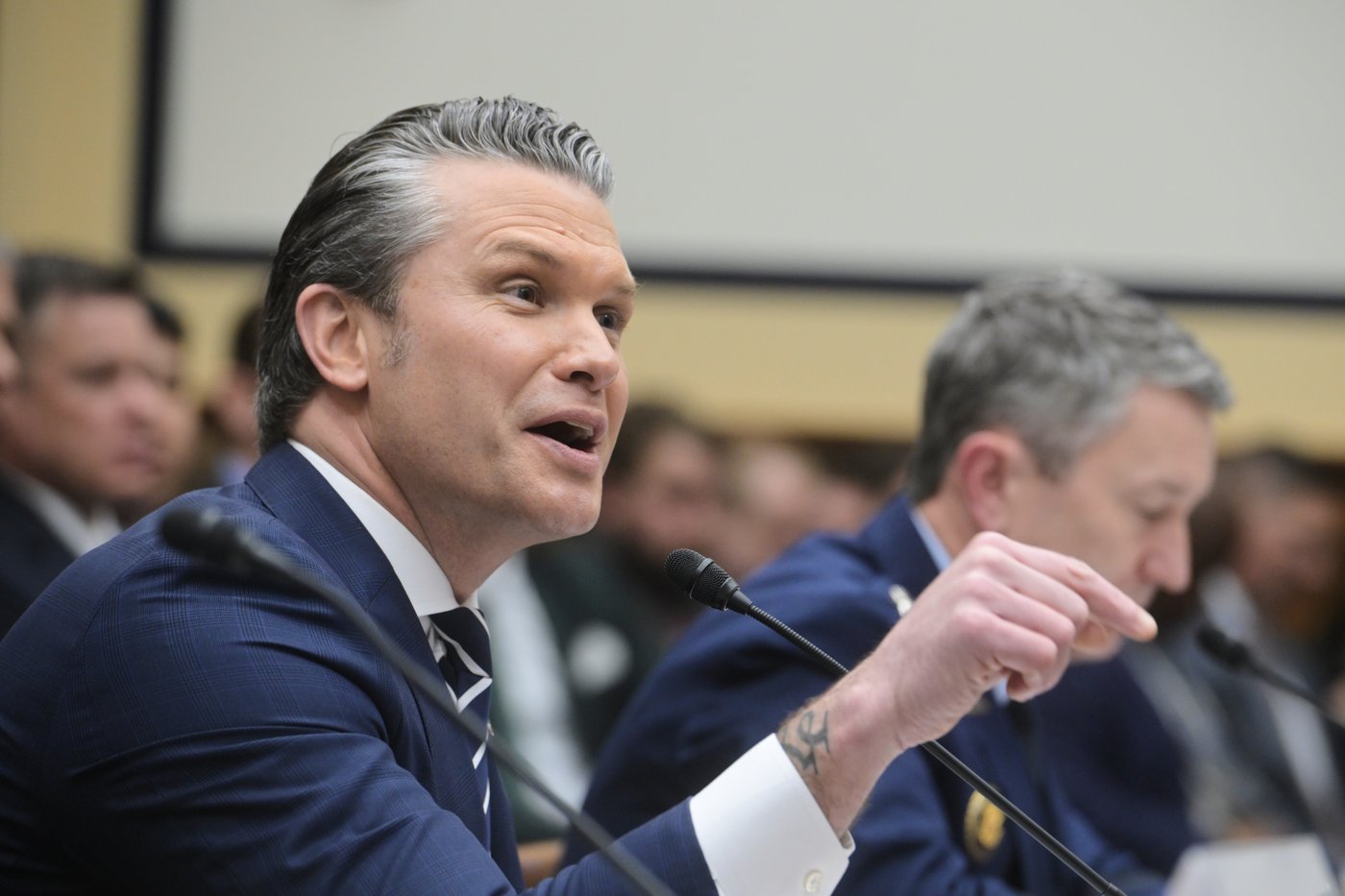 Hegseth clashes for a second day with Democrats in Congress over the Iran war | iNFOnews.ca
