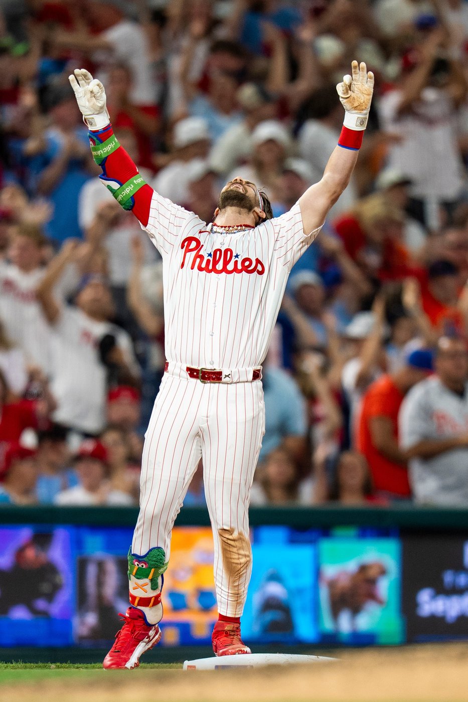 Phantastic performances: Phillies' Schwarber homers twice in inning, Harper hits for cycle vs Mets | iNFOnews.ca
