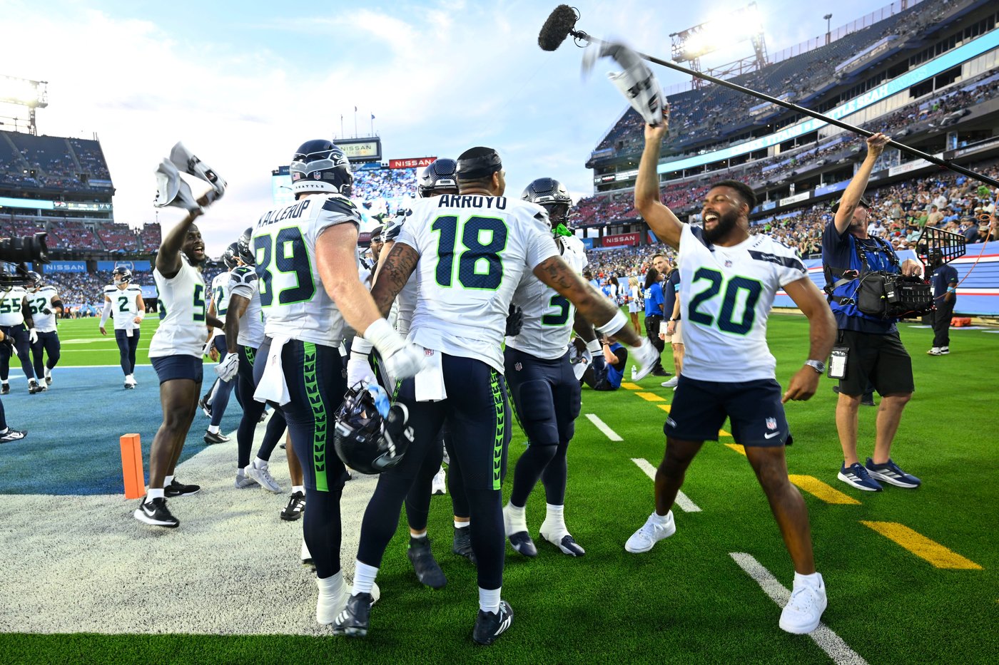 Titans overcome 13-point deficit to beat starter-less Seahawks, 19-16 | iNFOnews.ca