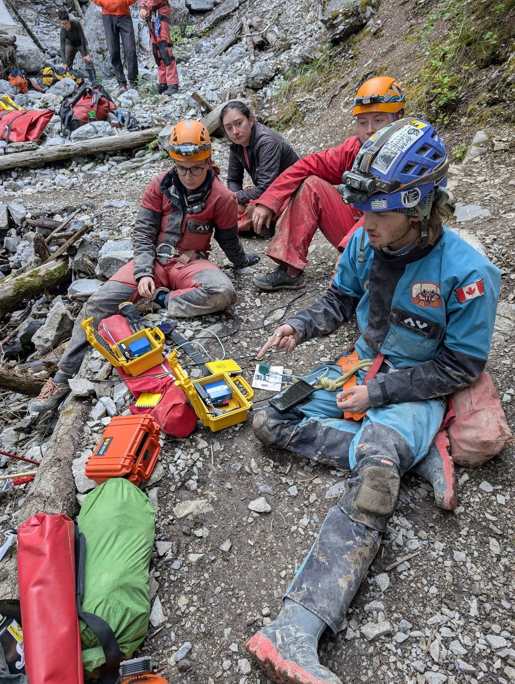 Rescuers use new tech to save caver trapped vertically in Alberta's 'Psych Squeeze' | iNFOnews.ca Rescuers use new tech to save caver trapped vertically in Alberta's 'Psych Squeeze' | iNFOnews.ca