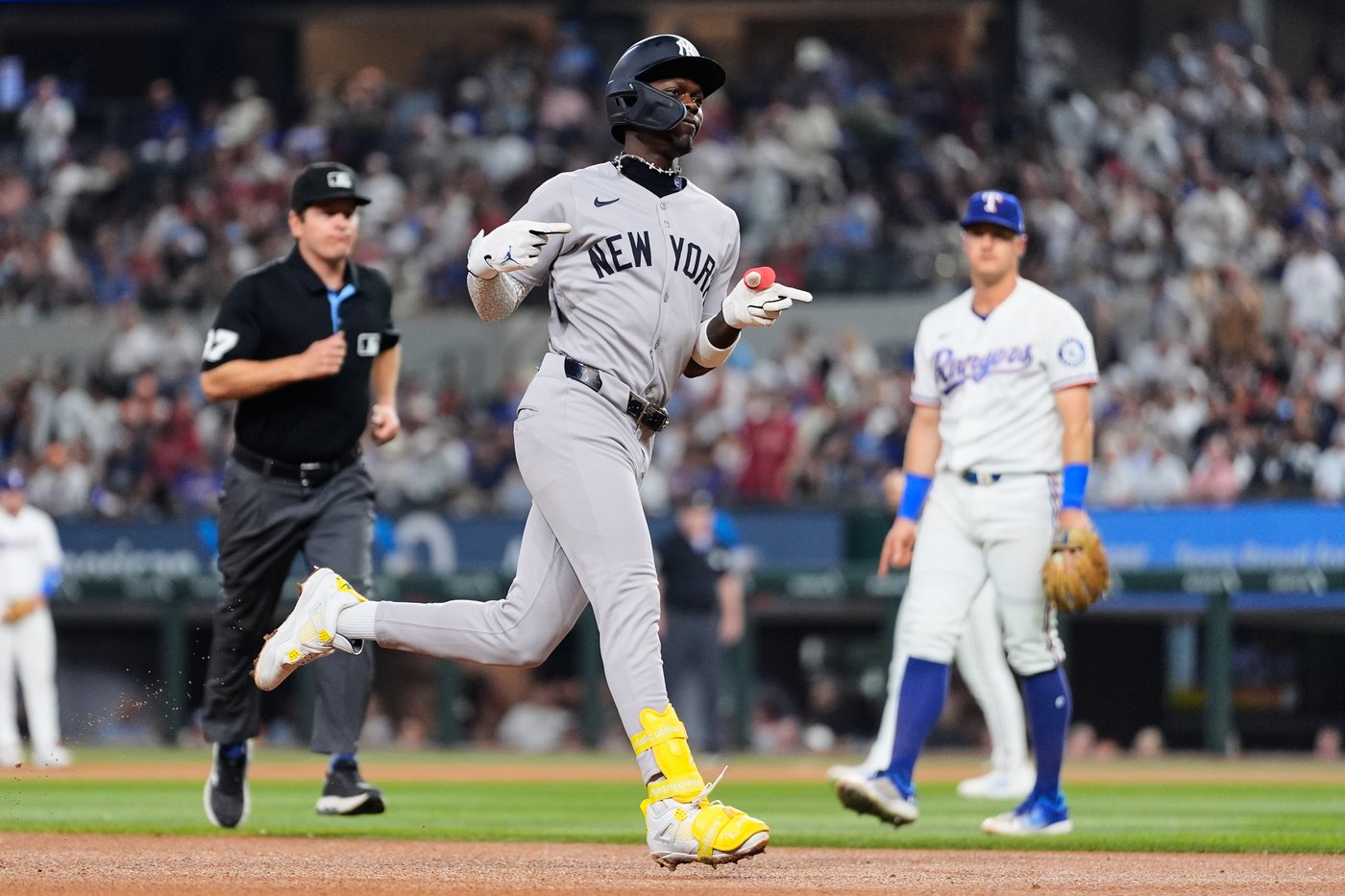 Judge and Rice hit back-to-back homers while matching Mantle and Berra as Yankees beat Texas 4-2 | iNFOnews.ca