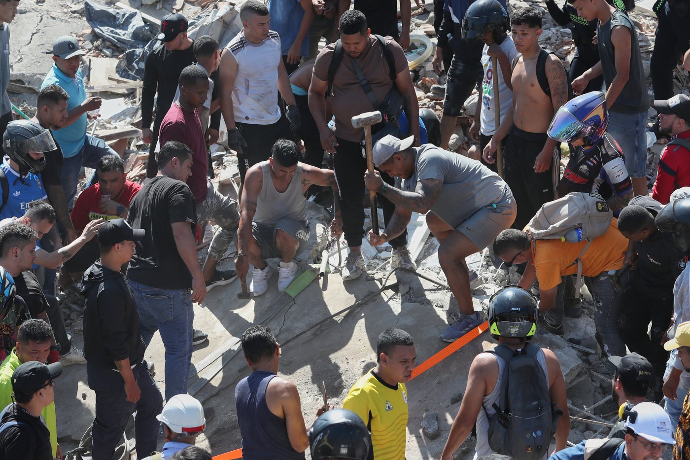 Magnitude 7.4 quake rocks western Colombia, killing at least 111 people | iNFOnews.ca