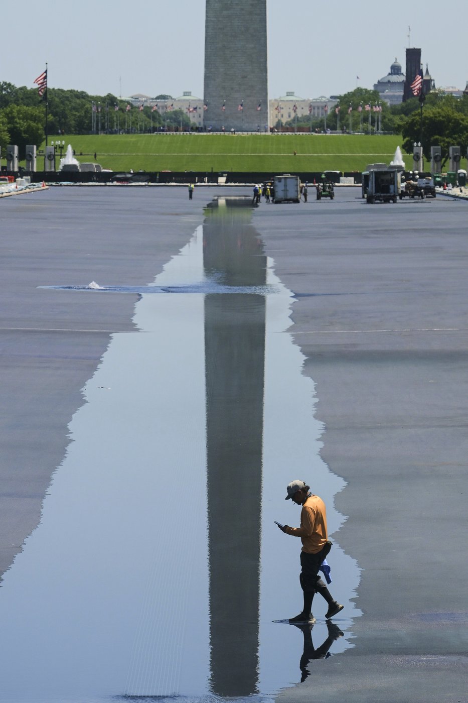 Refilling starts for newly painted Reflecting Pool in Washington, in photos | iNFOnews.ca