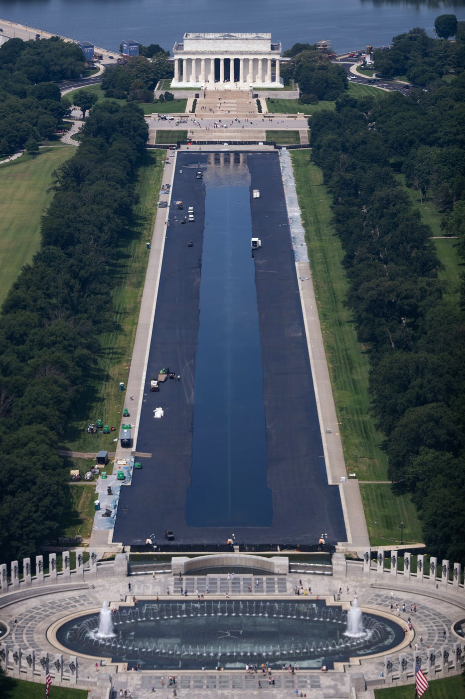 Refilling starts for newly painted Reflecting Pool in Washington, in photos | iNFOnews.ca
