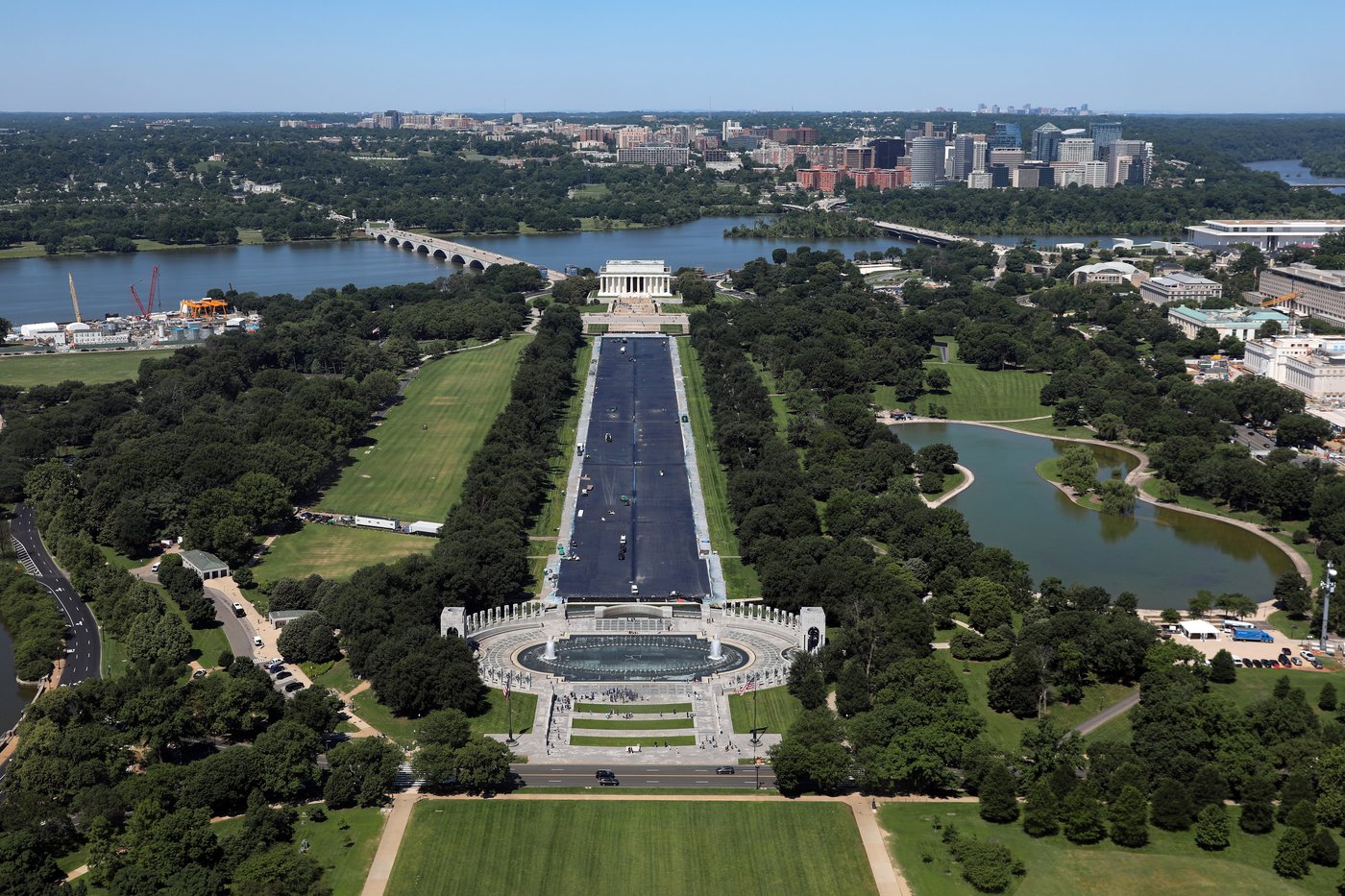 Refilling starts for newly painted Reflecting Pool in Washington, in photos | iNFOnews.ca