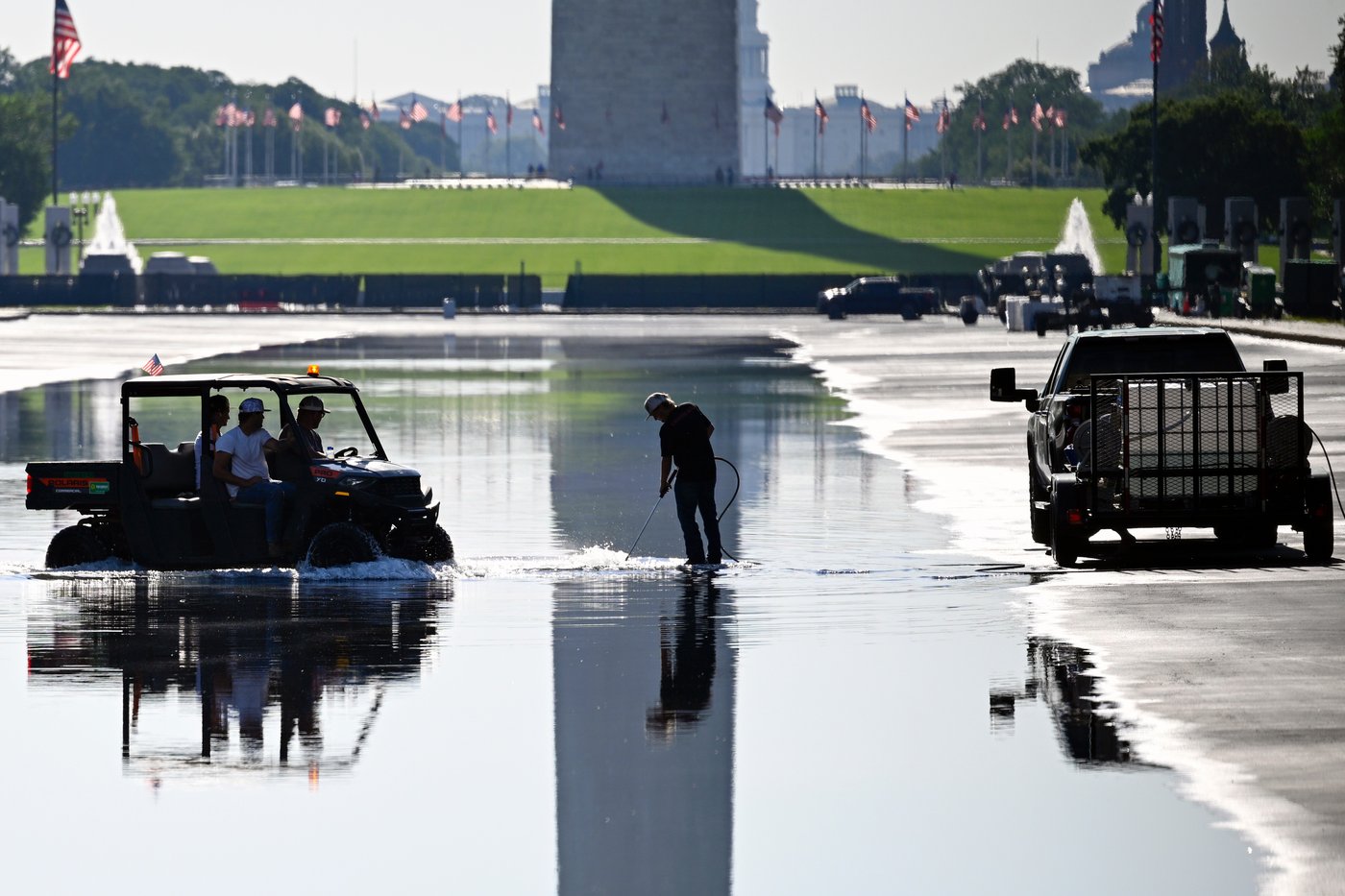 Refilling starts for newly painted Reflecting Pool in Washington, in photos | iNFOnews.ca