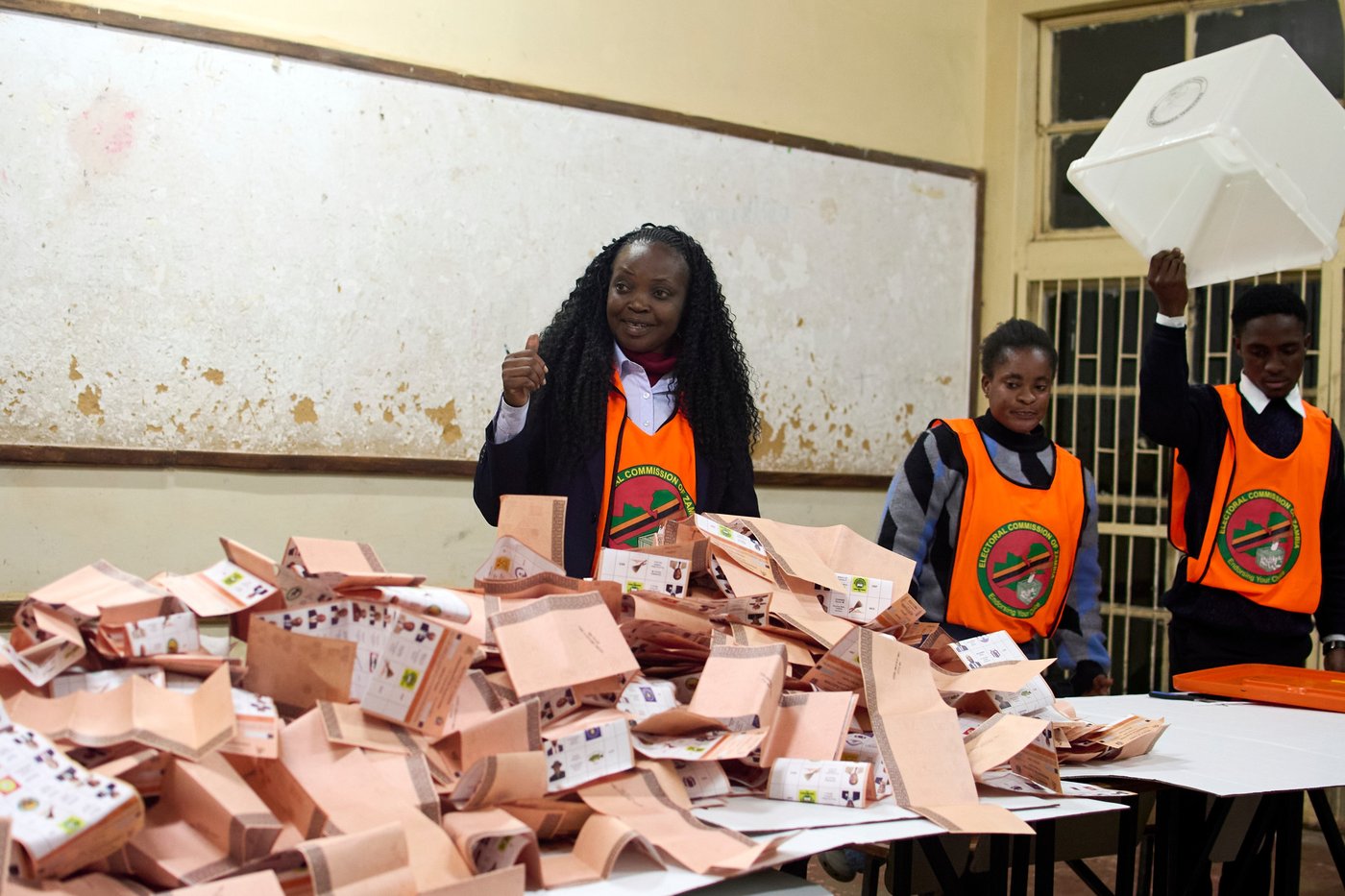 Vote counting suspended then restarted in Zambia election after attacks at polling stations | iNFOnews.ca Vote counting suspended then restarted in Zambia election after attacks at polling stations | iNFOnews.ca