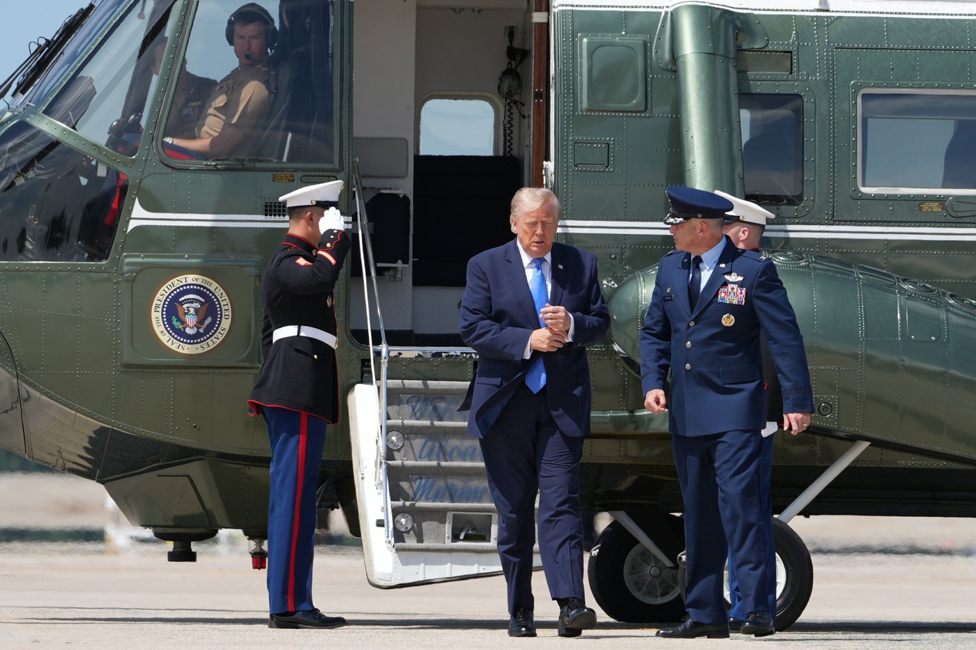 FAA is investigating why a plane was allowed to take off as President Trump's helicopter approached | iNFOnews.ca FAA is investigating why a plane was allowed to take off as President Trump's helicopter approached | iNFOnews.ca