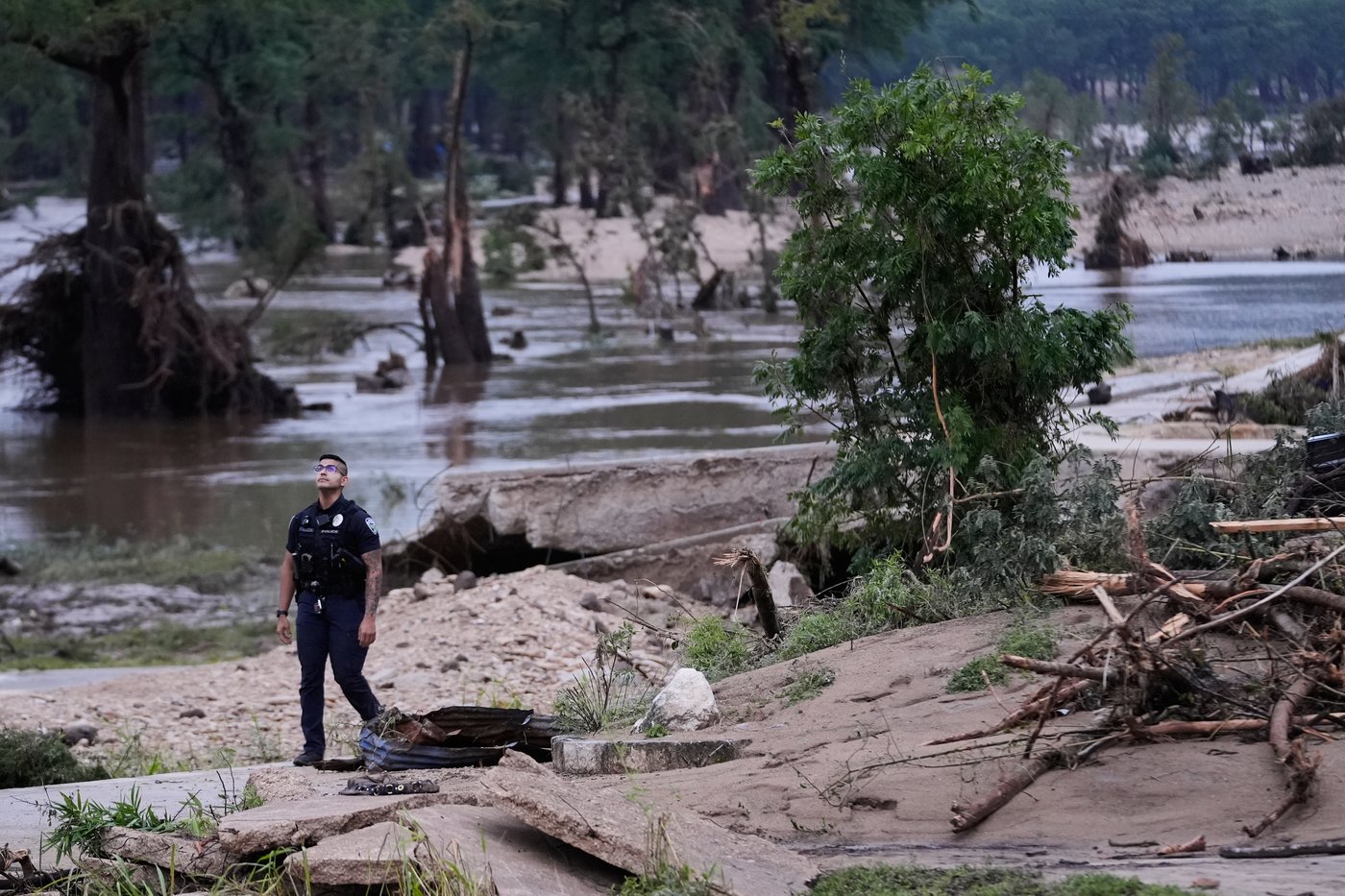 First responders rescue people from Texas floods while other hard-hit areas are cleaning up | iNFOnews.ca First responders rescue people from Texas floods while other hard-hit areas are cleaning up | iNFOnews.ca