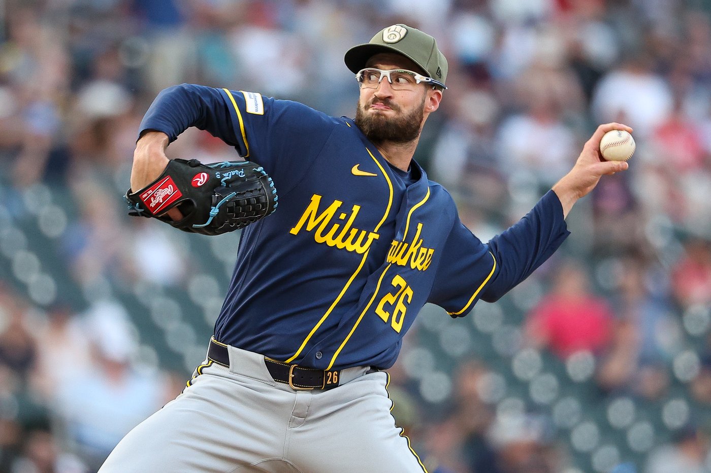 Ashby becomes first 8-game winner, Brewers beat Twins 3-2 with help of interference call | iNFOnews.ca