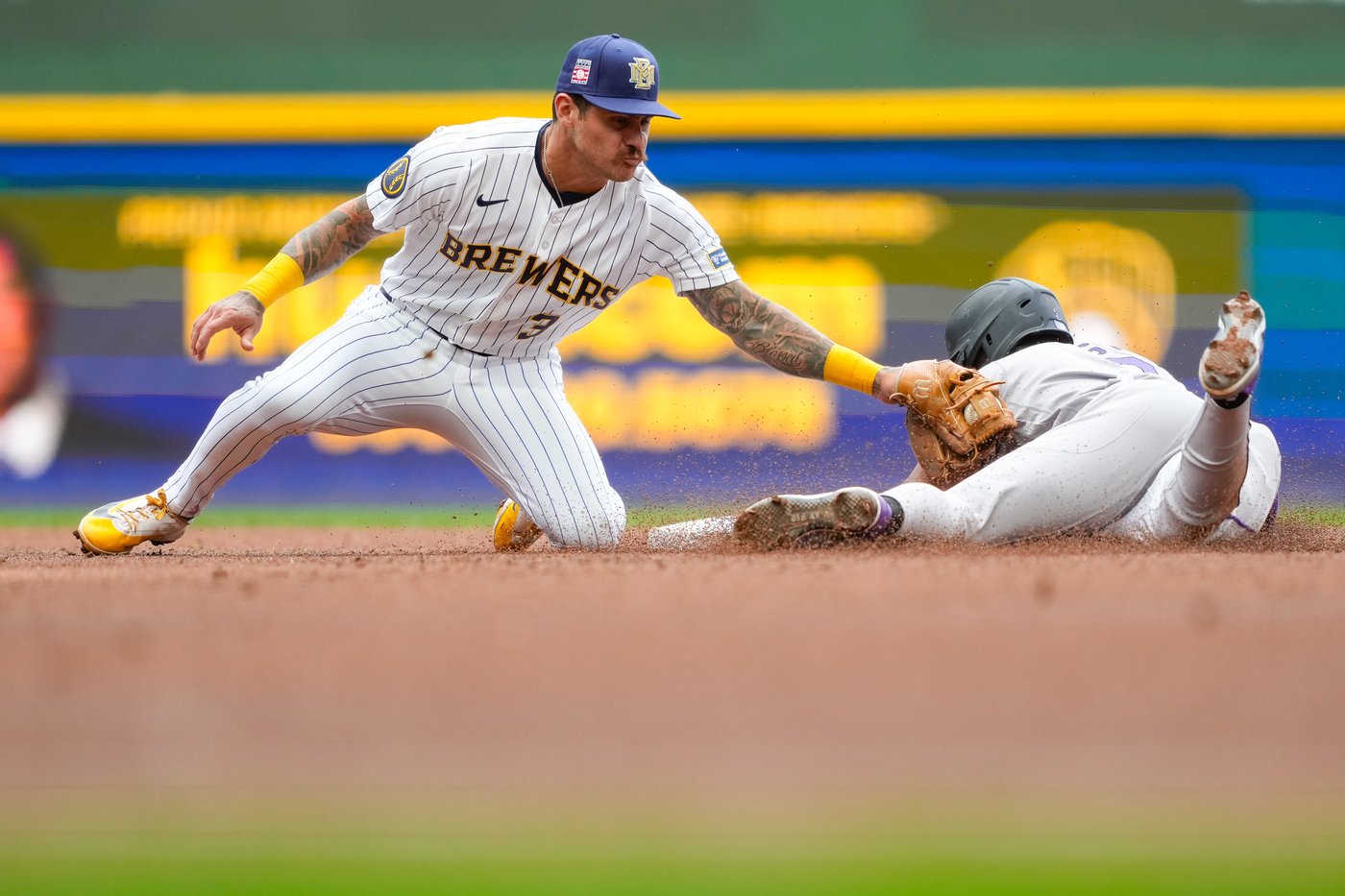 Tomoyuki Sugano earns his 10th win as Rockies defeat Brewers 5-2 | iNFOnews.ca