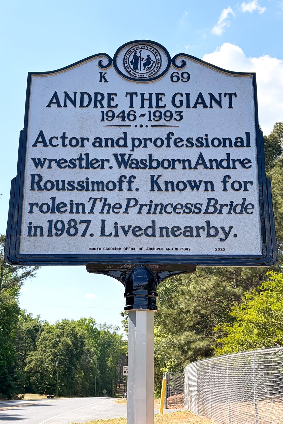Tiny town in North Carolina honors towering Andre The Giant with roadside marker | iNFOnews.ca