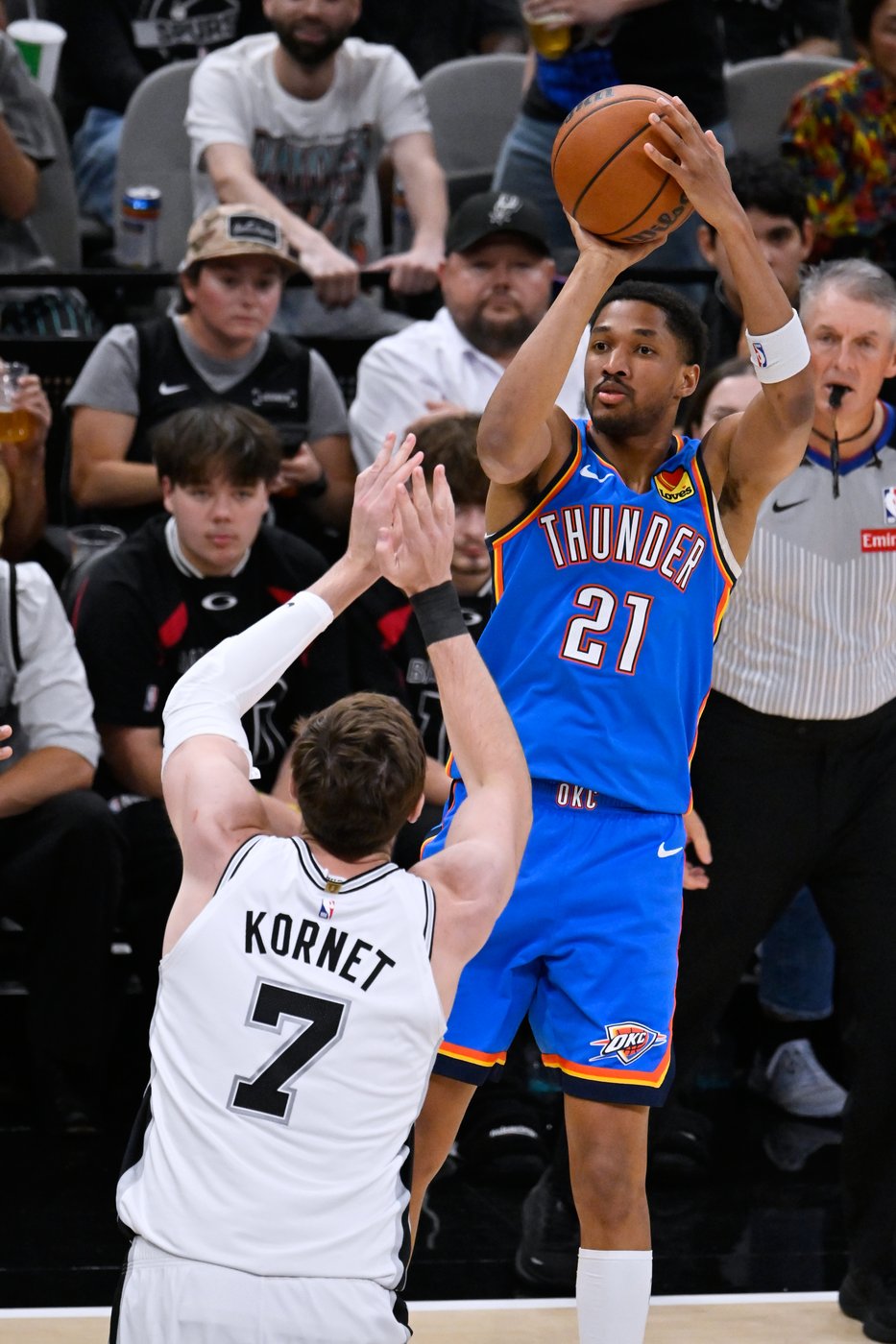In the Western Conference (chess) finals, it's 2-2 between the Spurs and Thunder. Game 5 awaits | iNFOnews.ca