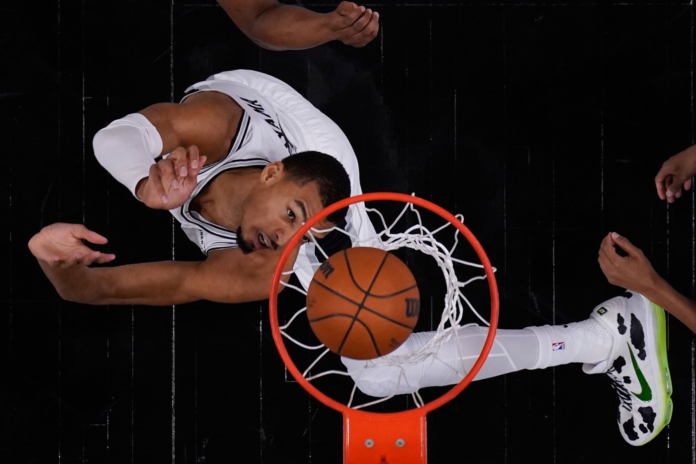 In the Western Conference (chess) finals, it's 2-2 between the Spurs and Thunder. Game 5 awaits | iNFOnews.ca
