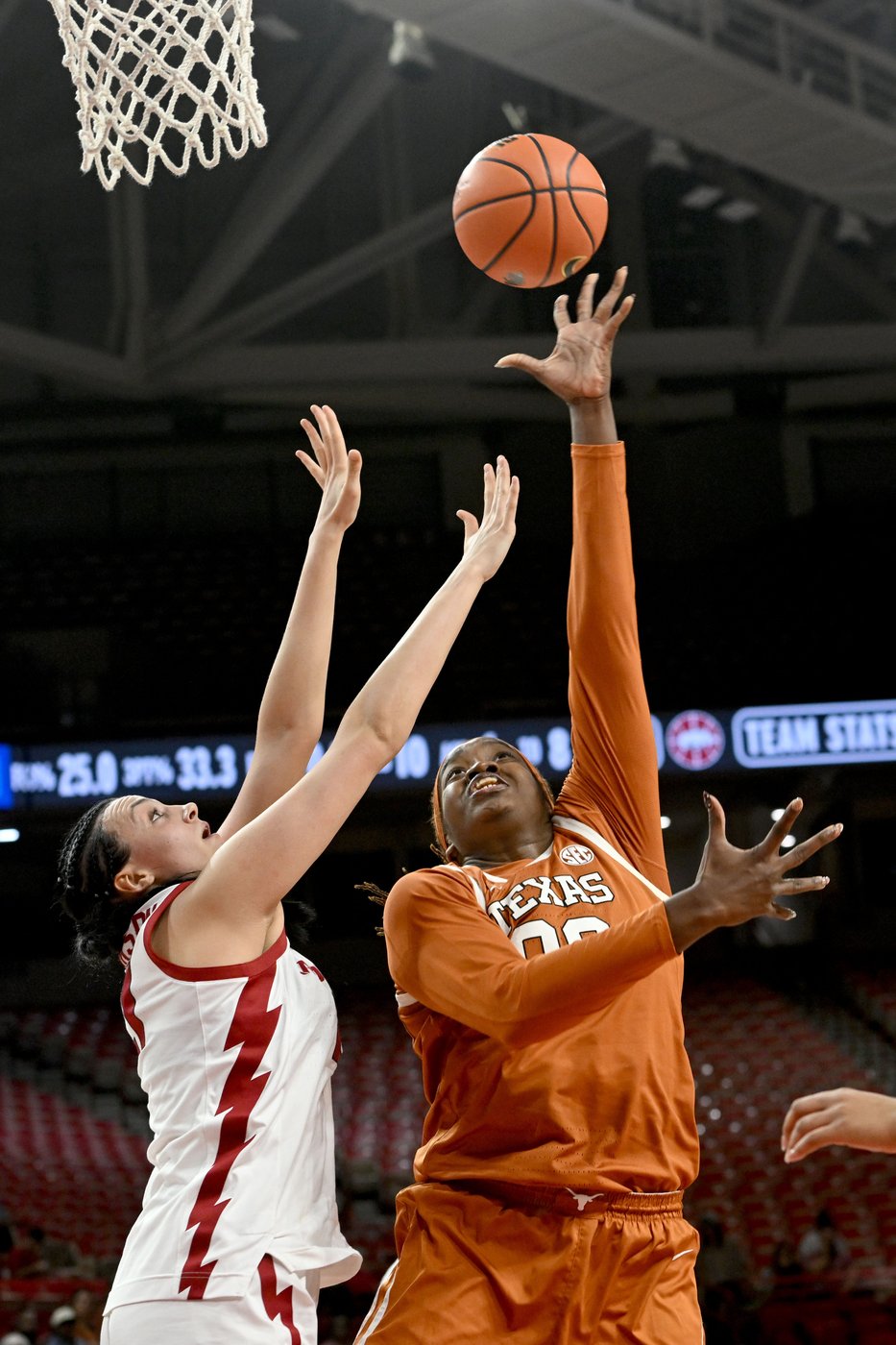 Booker leads five in double figures as No. 4 Texas defeats Arkansas 93-62 | iNFOnews.ca Booker leads five in double figures as No. 4 Texas defeats Arkansas 93-62 | iNFOnews.ca
