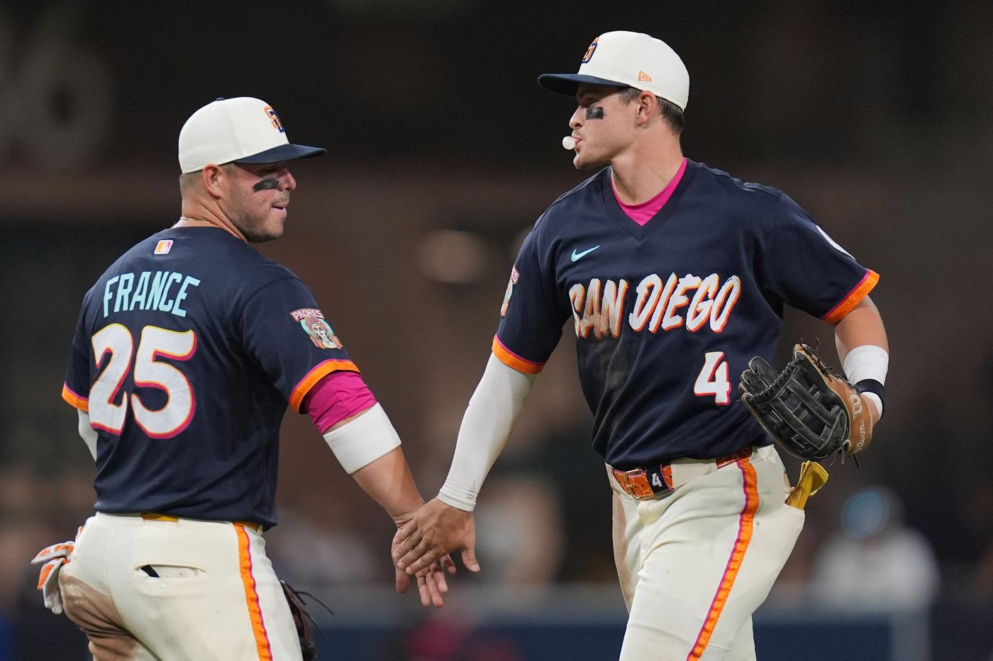 Jase Bowen hits 1st career home run and Padres toss combined 2-hitter in 7-0 win over Giants | iNFOnews.ca
