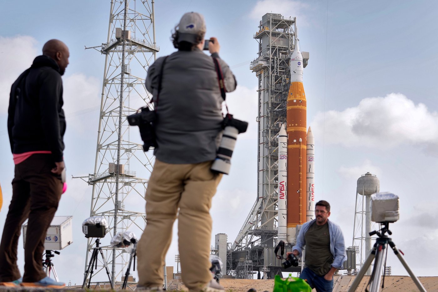 NASA begins the countdown for humanity's first launch to the moon in 53 years | iNFOnews.ca NASA begins the countdown for humanity's first launch to the moon in 53 years | iNFOnews.ca