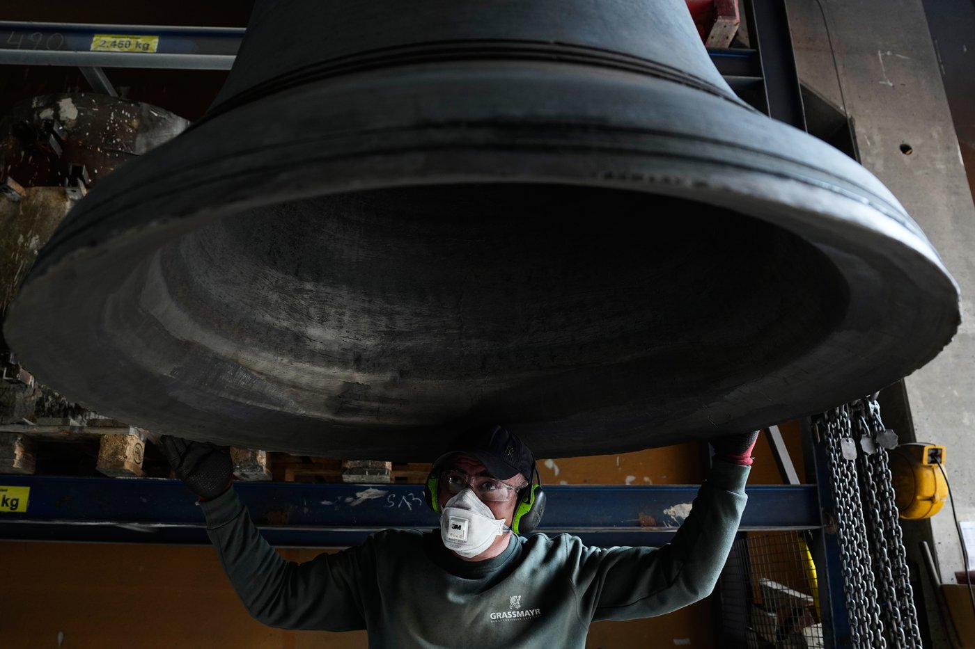 Photos show how new technology helps keep one of Europe’s last bell makers alive in Austria | iNFOnews.ca