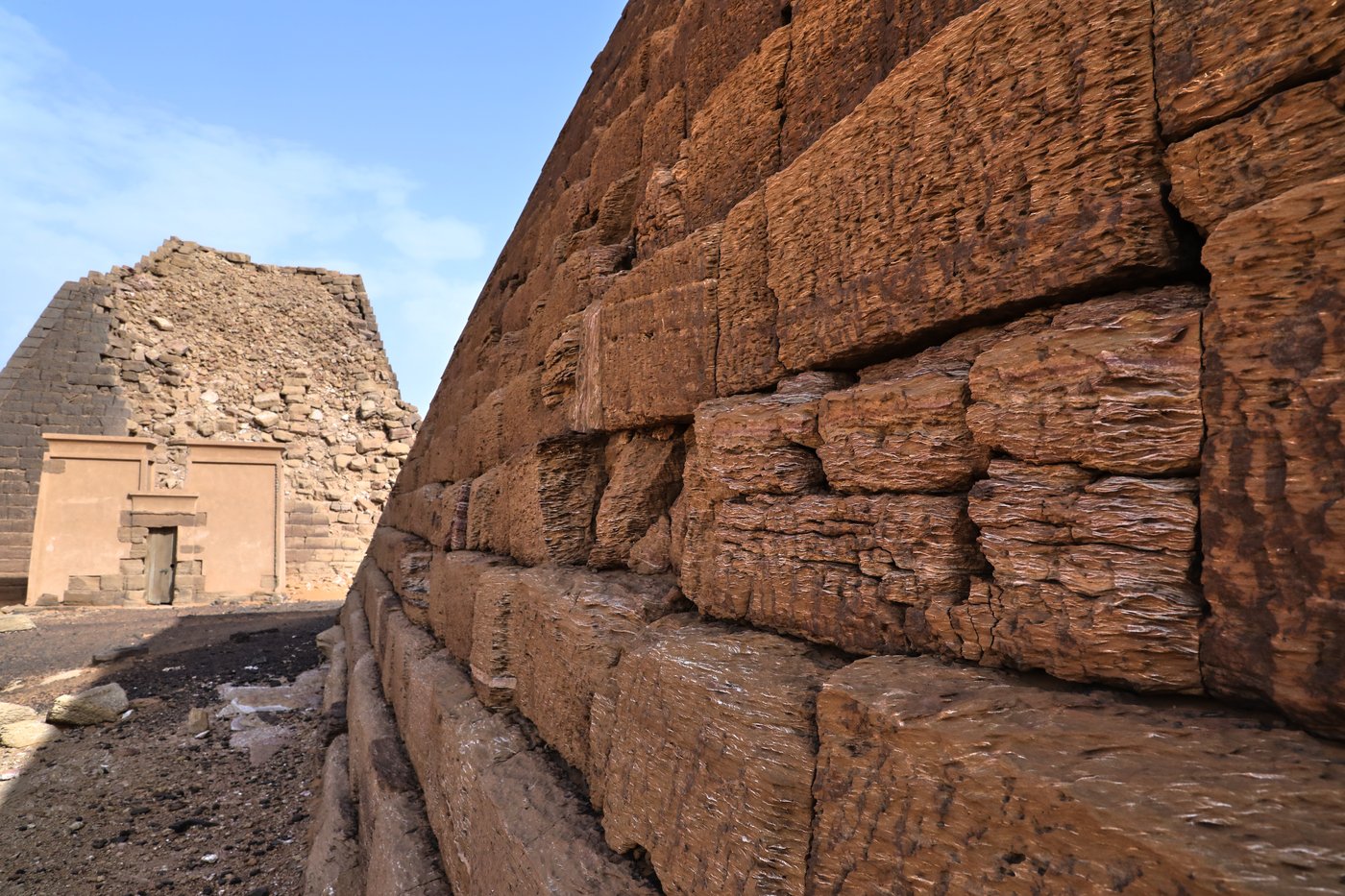 War and accumulating sand threaten Sudan’s Meroe pyramids, in photos | iNFOnews.ca
