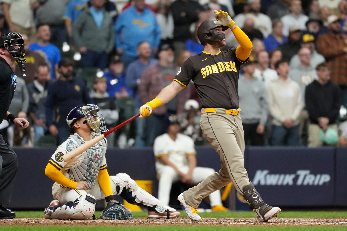 Sheets' 3-run homer in 9th lifts Padres over Brewers 3-1 after another Misiorowski scoreless outing | iNFOnews.ca