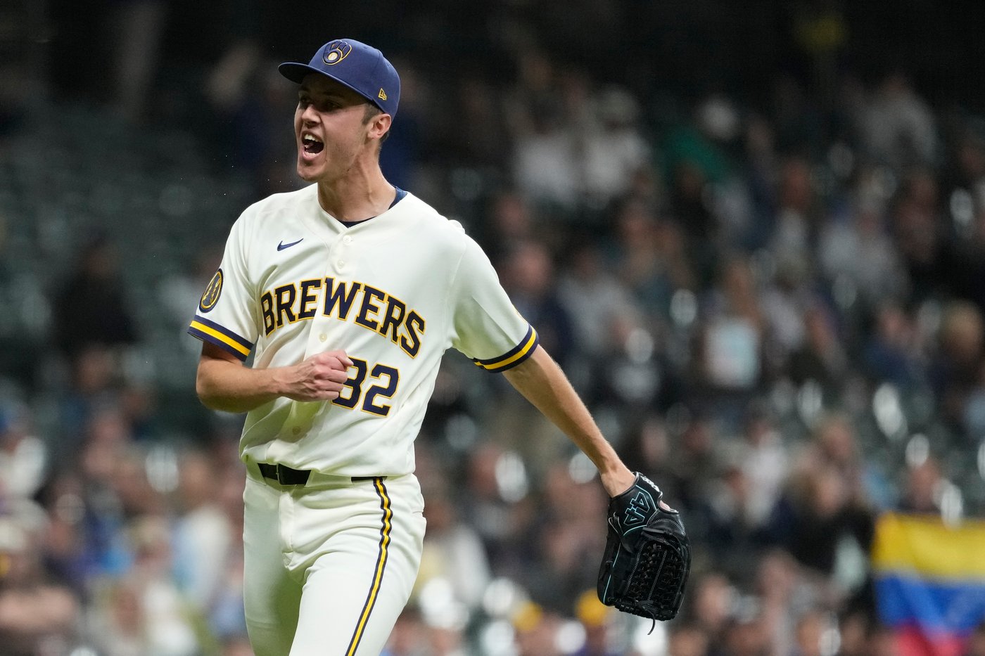 Sheets' 3-run homer in 9th lifts Padres over Brewers 3-1 after another Misiorowski scoreless outing | iNFOnews.ca