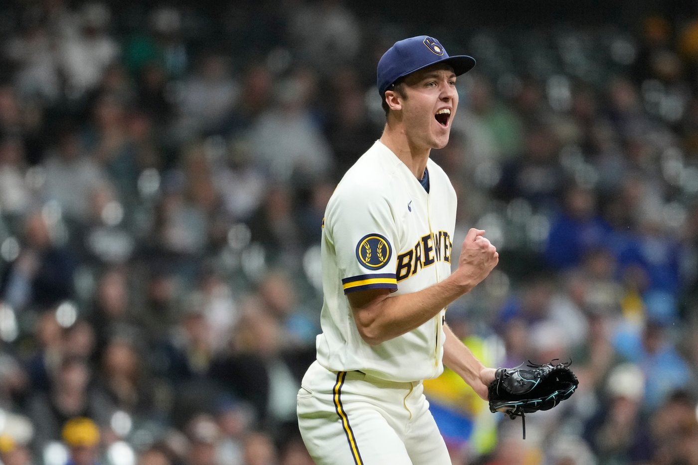 Sheets' 3-run homer in 9th lifts Padres over Brewers 3-1 after another Misiorowski scoreless outing | iNFOnews.ca