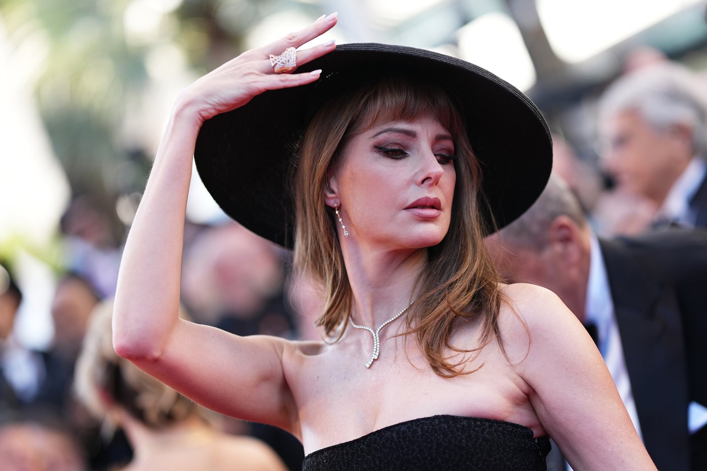 Stars show off eye-catching looks at the Cannes Film Festival, in photos | iNFOnews.ca