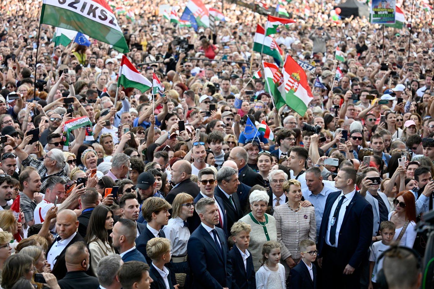 Hungary’s Péter Magyar sworn in as prime minister, ending Viktor Orbán’s 16-year rule | iNFOnews.ca