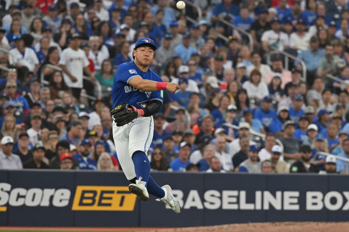 Rays homer three times to down Blue Jays 7-1 in series opener at Rogers Centre | iNFOnews.ca