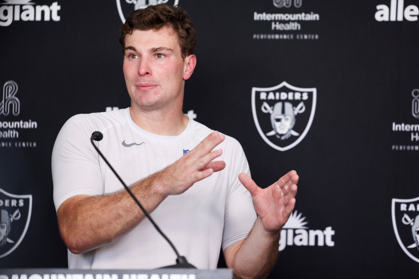 A fired-up Kirk Cousins digs in as Raiders starter while Fernando Mendoza surges in camp | iNFOnews.ca
