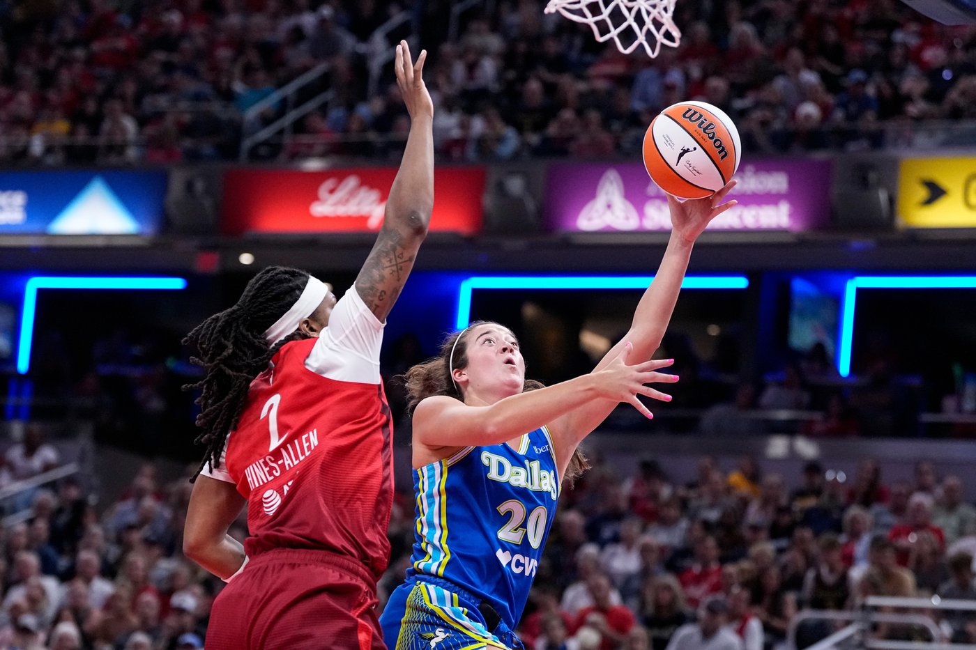 Fever fans cheer Stephanie White as Caitlin Clark and Indiana continue surge after recent tumult | iNFOnews.ca