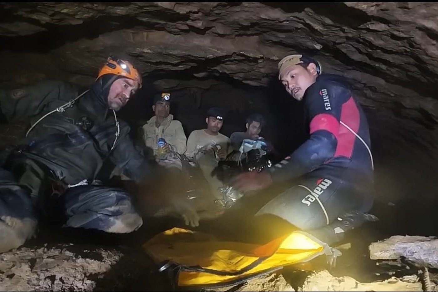 Rescuers free 4 men who had been trapped in a flooded Laos cave, search for 2 still missing | iNFOnews.ca