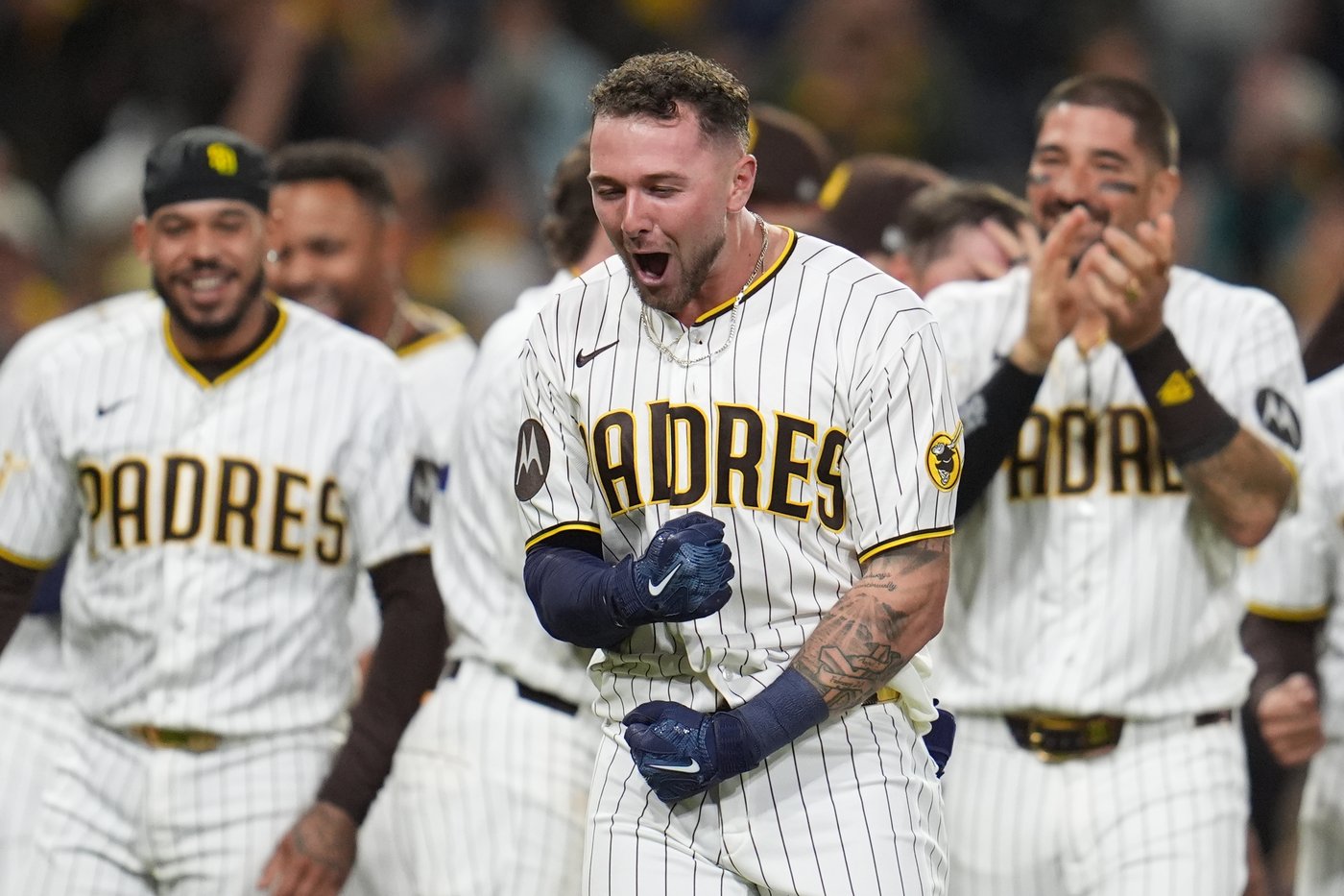 Jackson Merrill's walk-off double caps 5-run 9th, Padres beat Mariners 7-6 | iNFOnews.ca