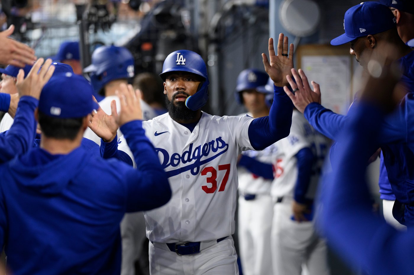 Rushing delivers a dramatic 11th-inning walk-off as Dodgers edge Rockies 8-7 | iNFOnews.ca