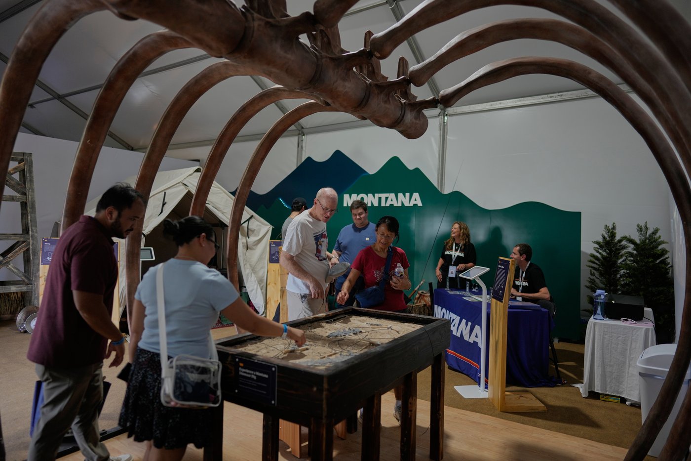 At the Great American State Fair, you can find a dinosaur's rib cage. Unity is another matter | iNFOnews.ca At the Great American State Fair, you can find a dinosaur's rib cage. Unity is another matter | iNFOnews.ca